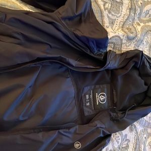 Volcom water resistant jacket. Men, size small. Black